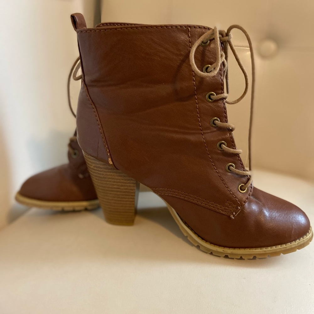 Vintage brown booties